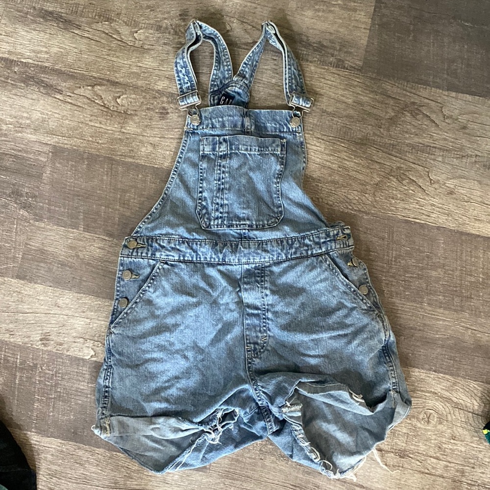 Gap shorts overalls